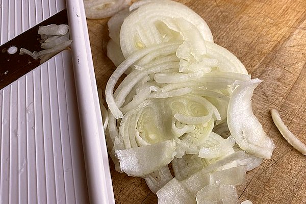 thinly sliced sweet onion