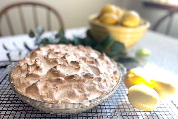 lemon pie with meringue