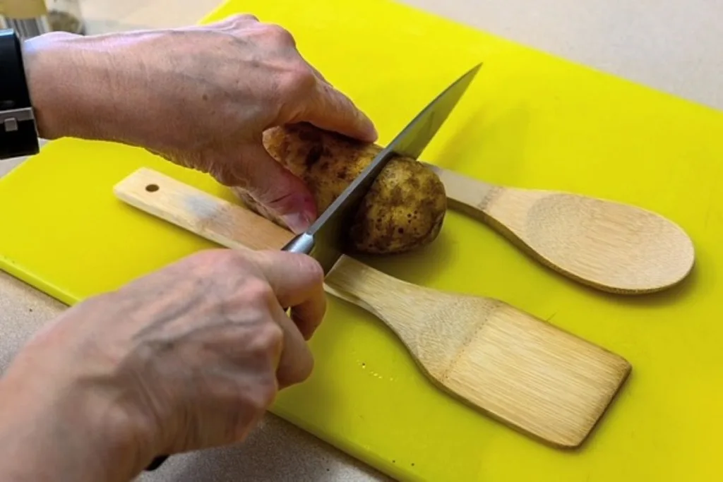slicing hassleback potato
