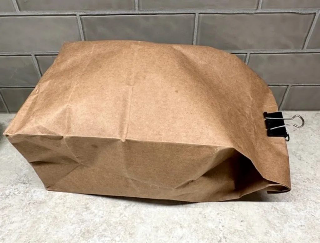 pers closed in paper bag with an apple