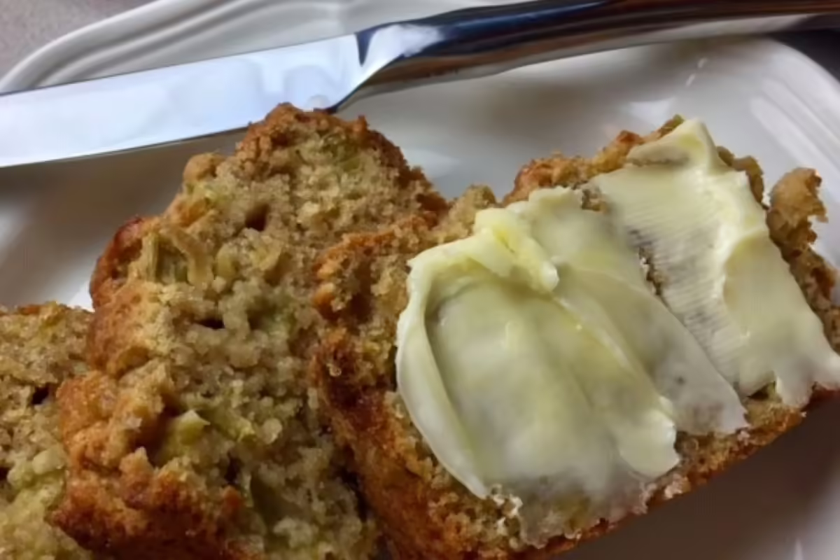 Make Easy One-Bowl Rhubarb Bread It's Amazing