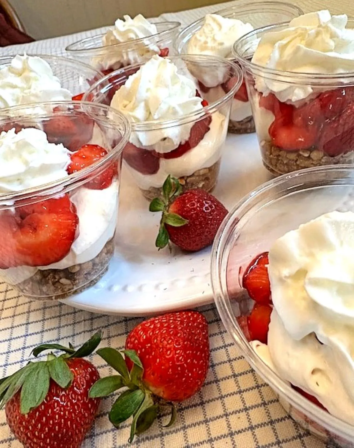 a plate full of grab-and-go strawberry pretzel cups