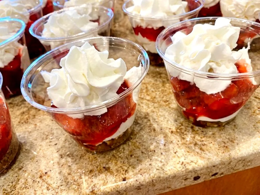 strawberry pretzel dessert cups
